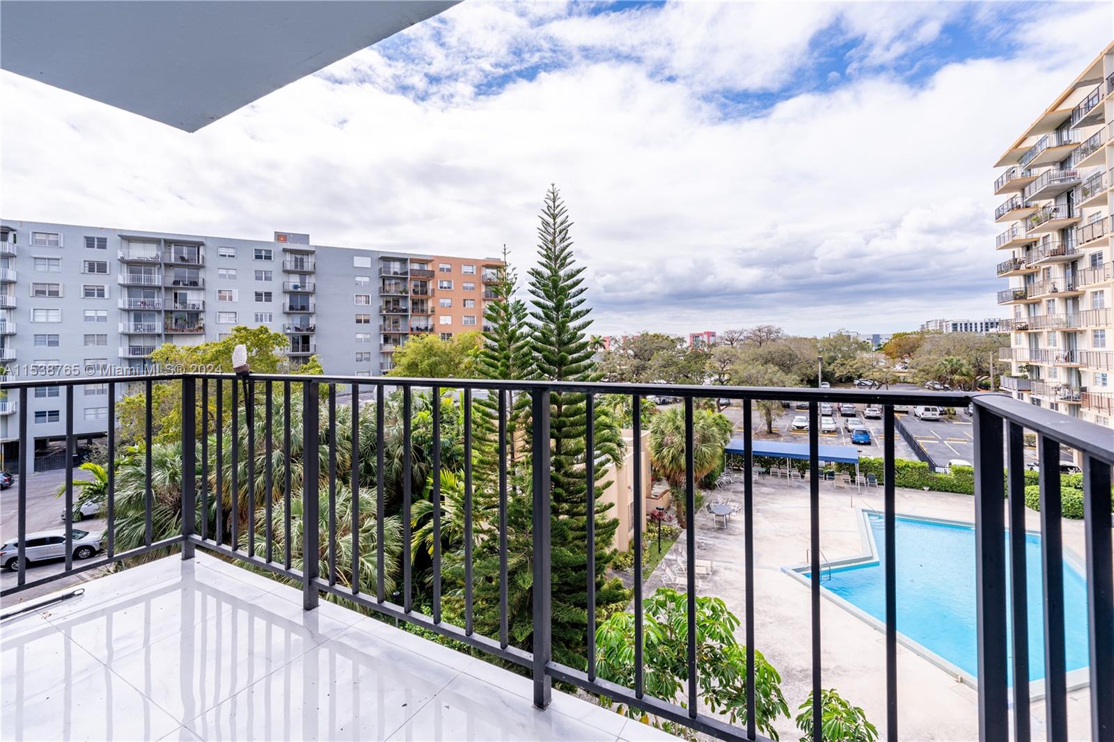 THREE HORIZONS EAST CONDO - Residential
