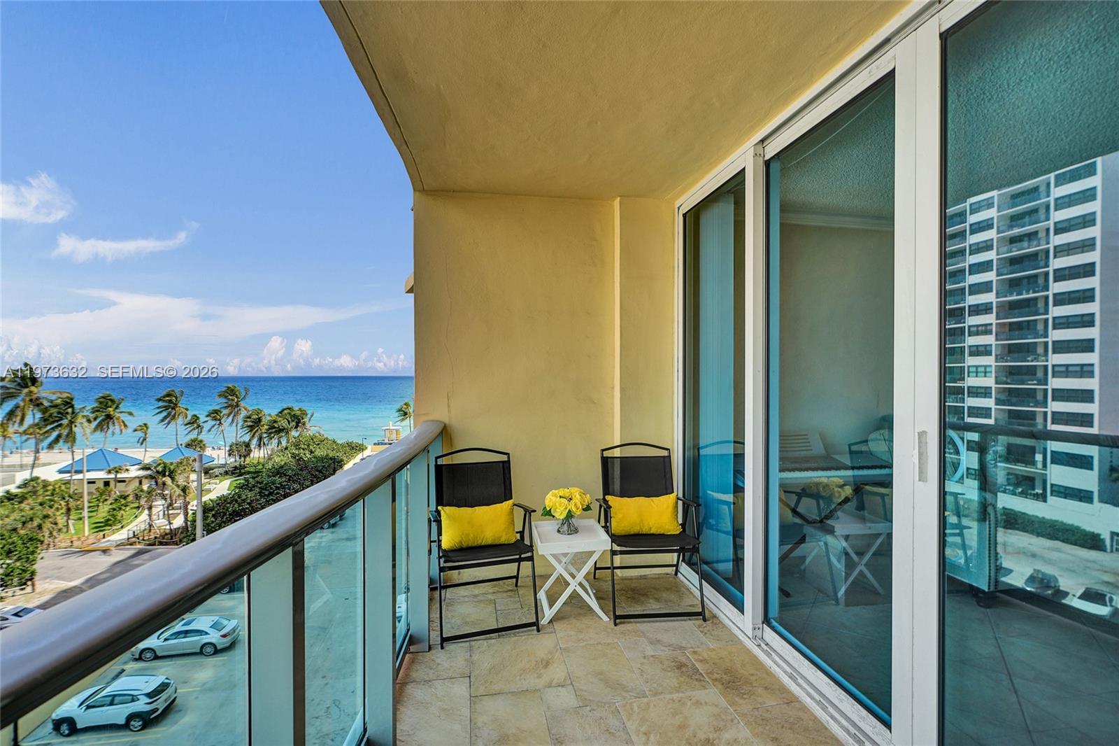 WAVE CONDO - Residential