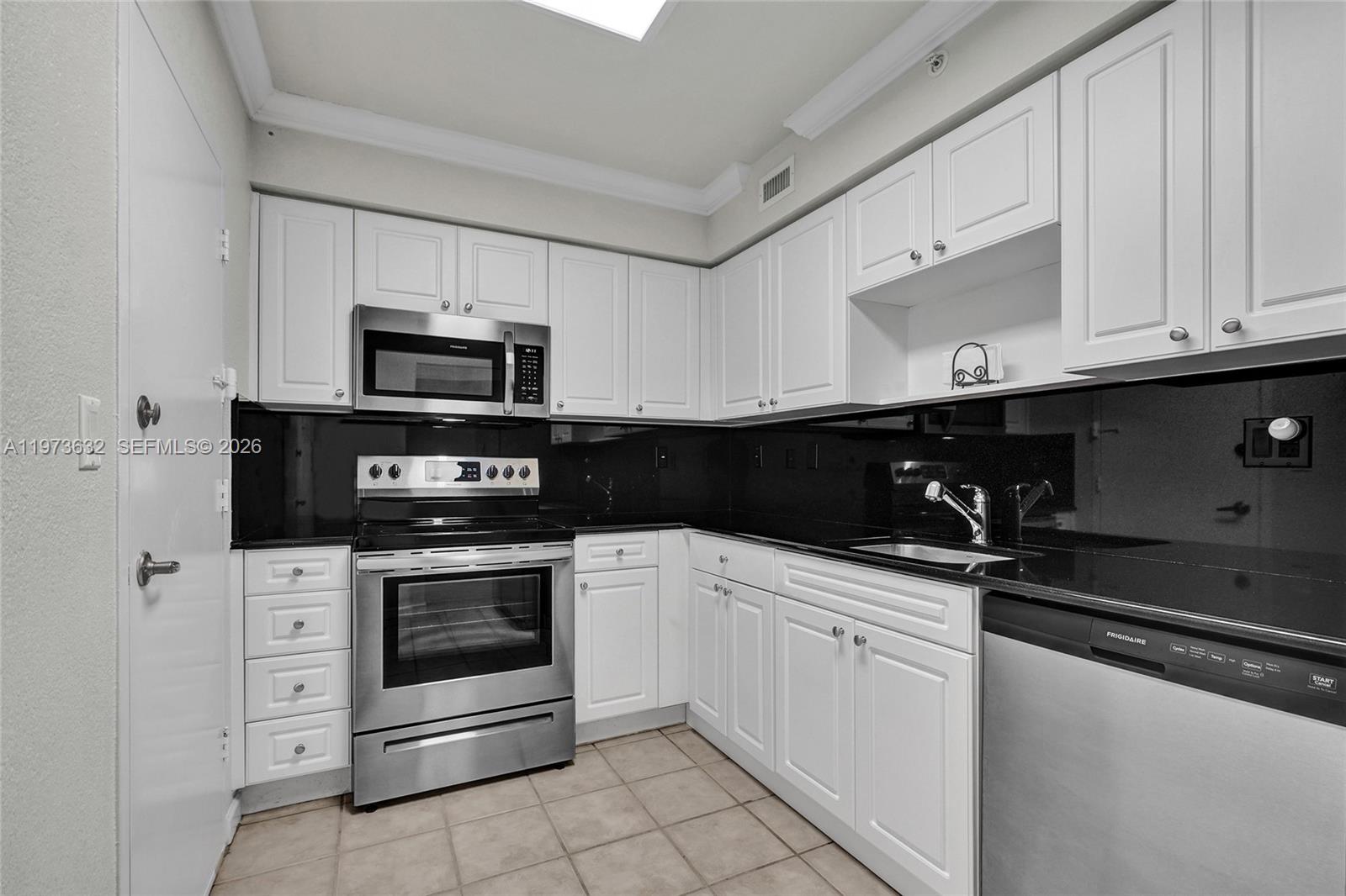 WAVE CONDO - Residential