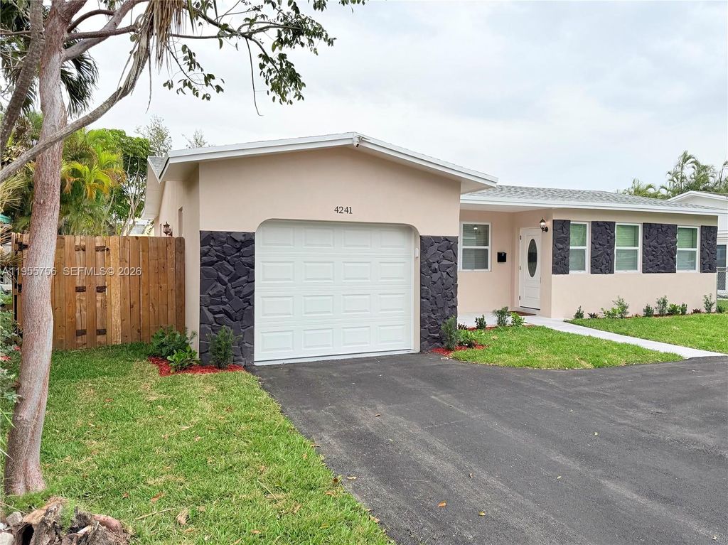 Photo of 4241 Thomas St, Hollywood, FL 33021 (MLS # A11955756)