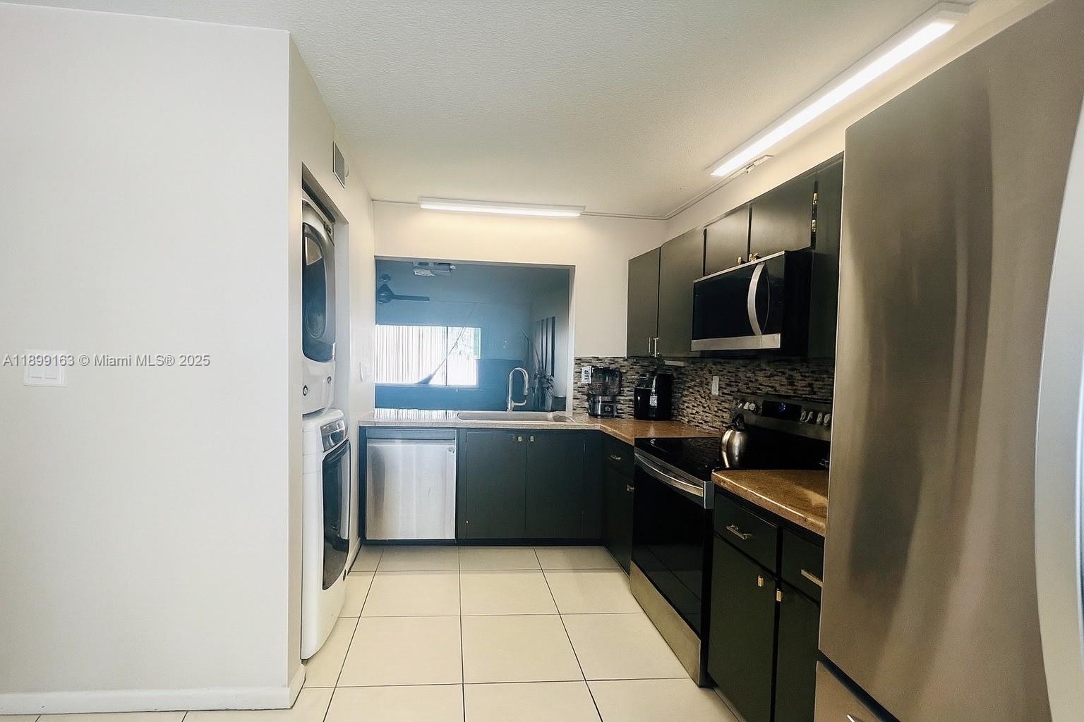 LAURELS AT MARGATE CONDO - Residential Lease