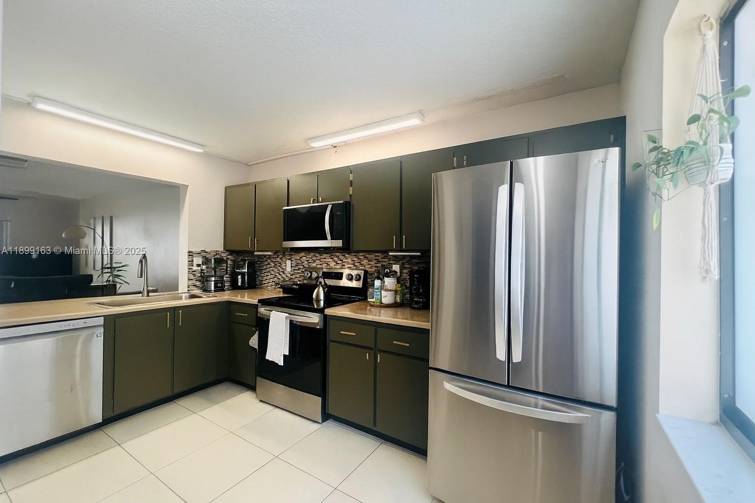 LAURELS AT MARGATE CONDO - Residential Lease