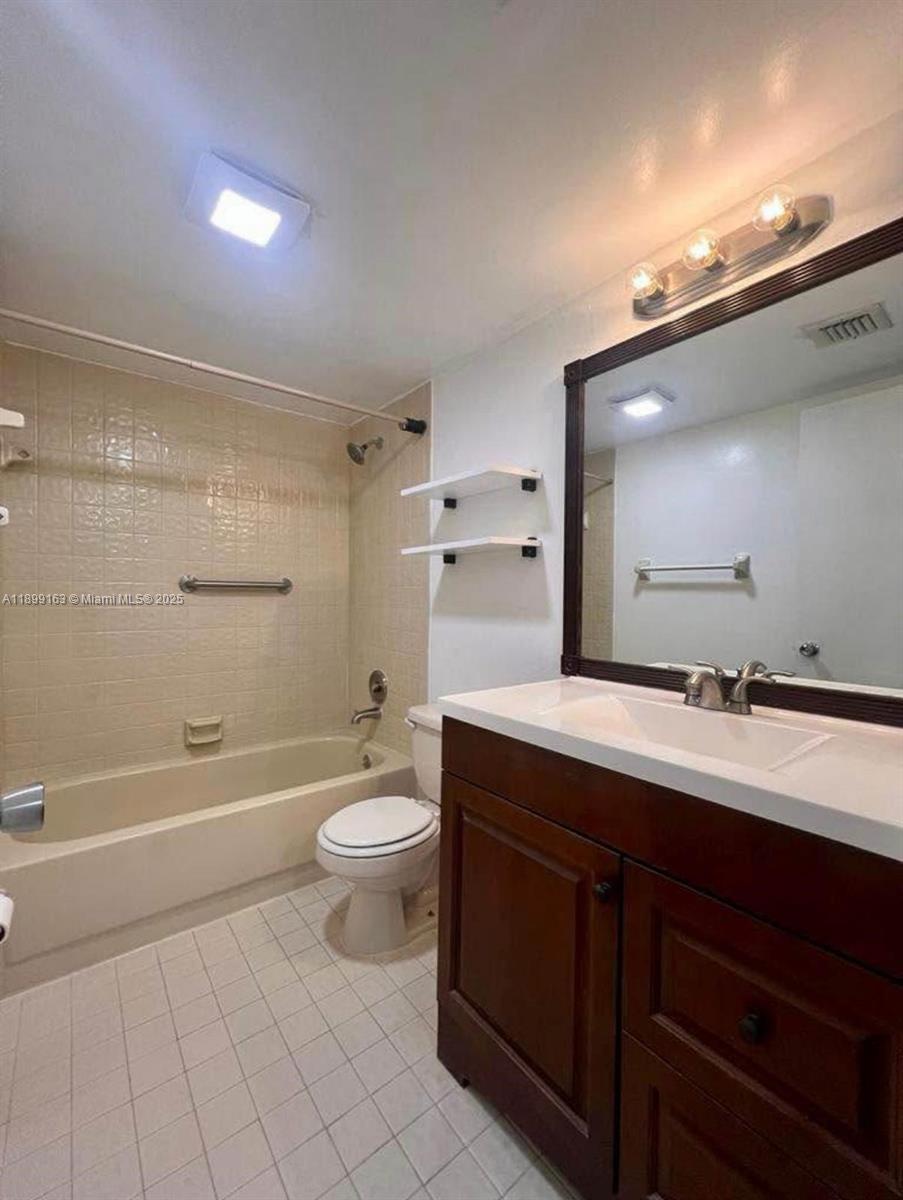 LAURELS AT MARGATE CONDO - Residential Lease