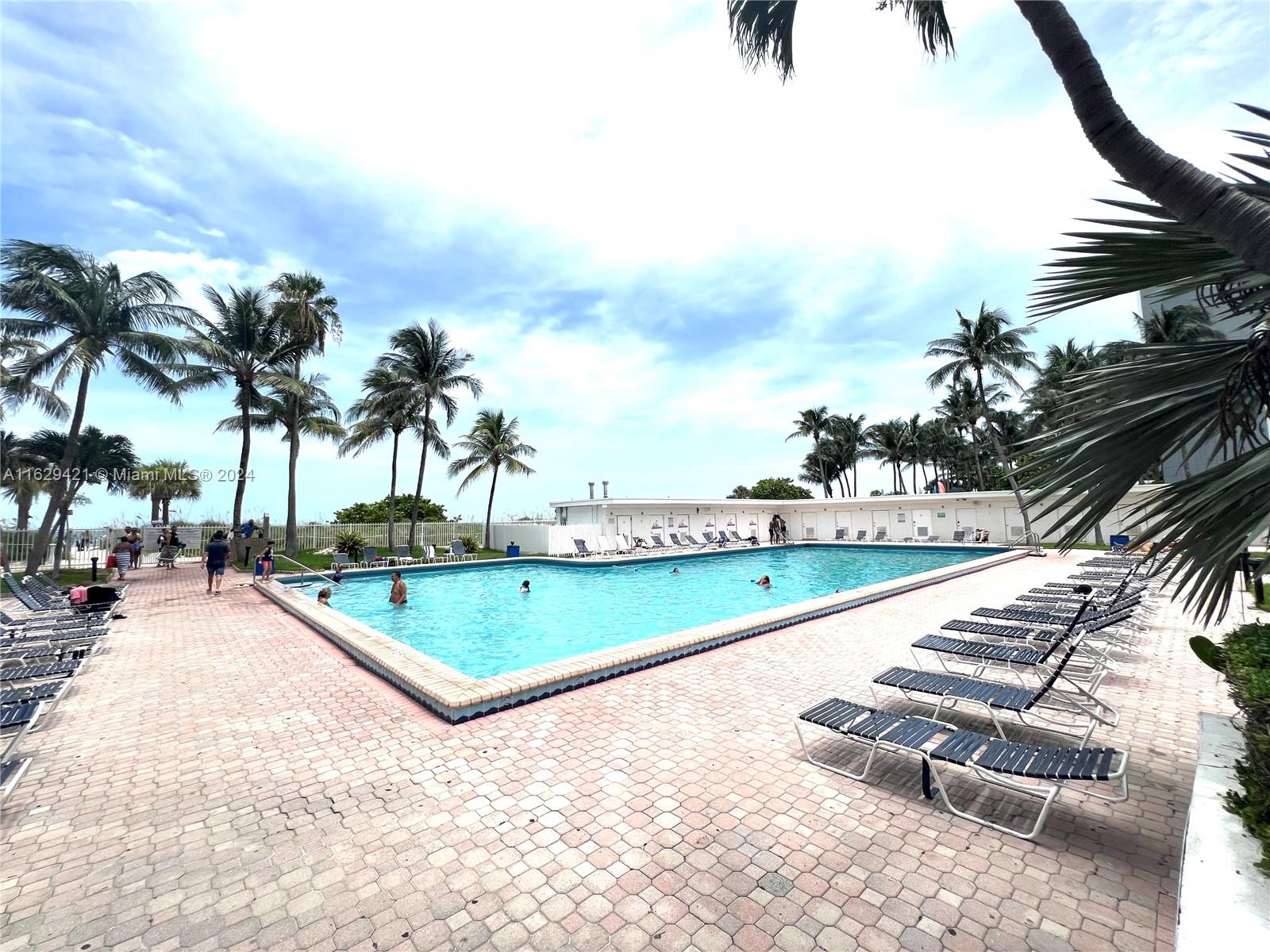 THE CASABLANCA CONDO - Residential