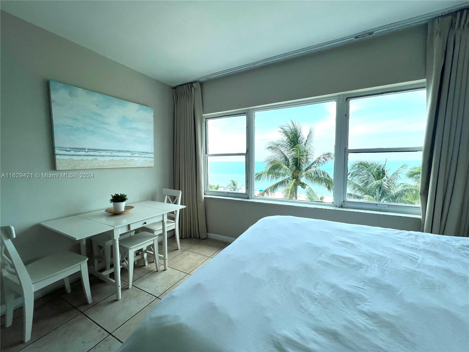THE CASABLANCA CONDO - Residential