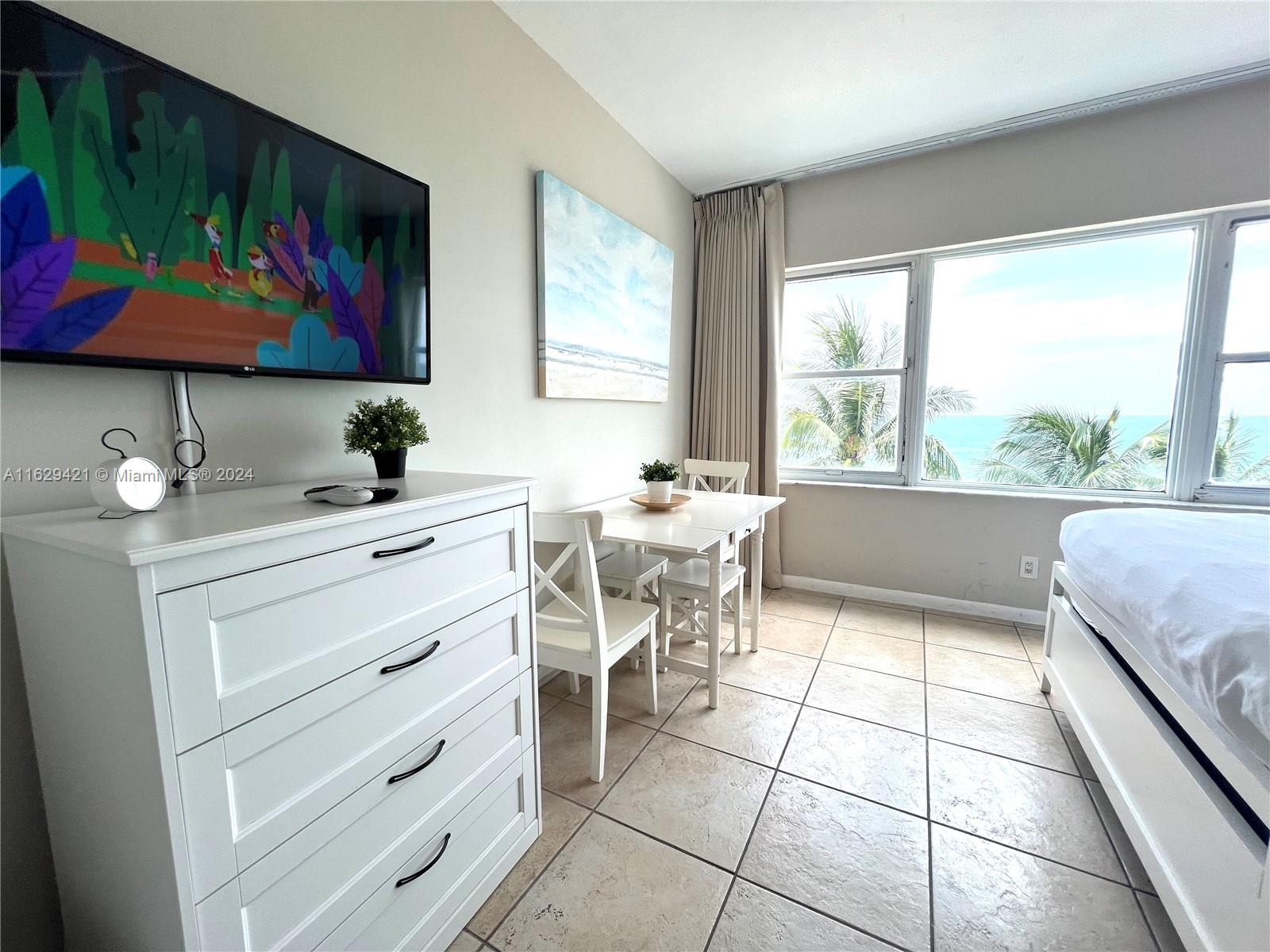 THE CASABLANCA CONDO - Residential