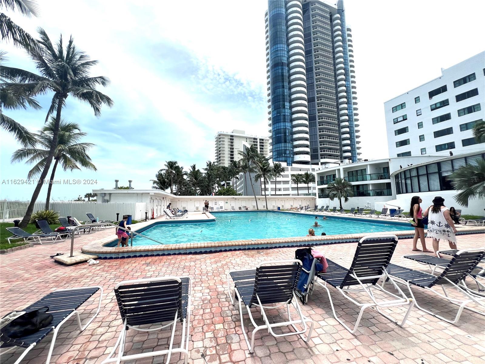 THE CASABLANCA CONDO - Residential