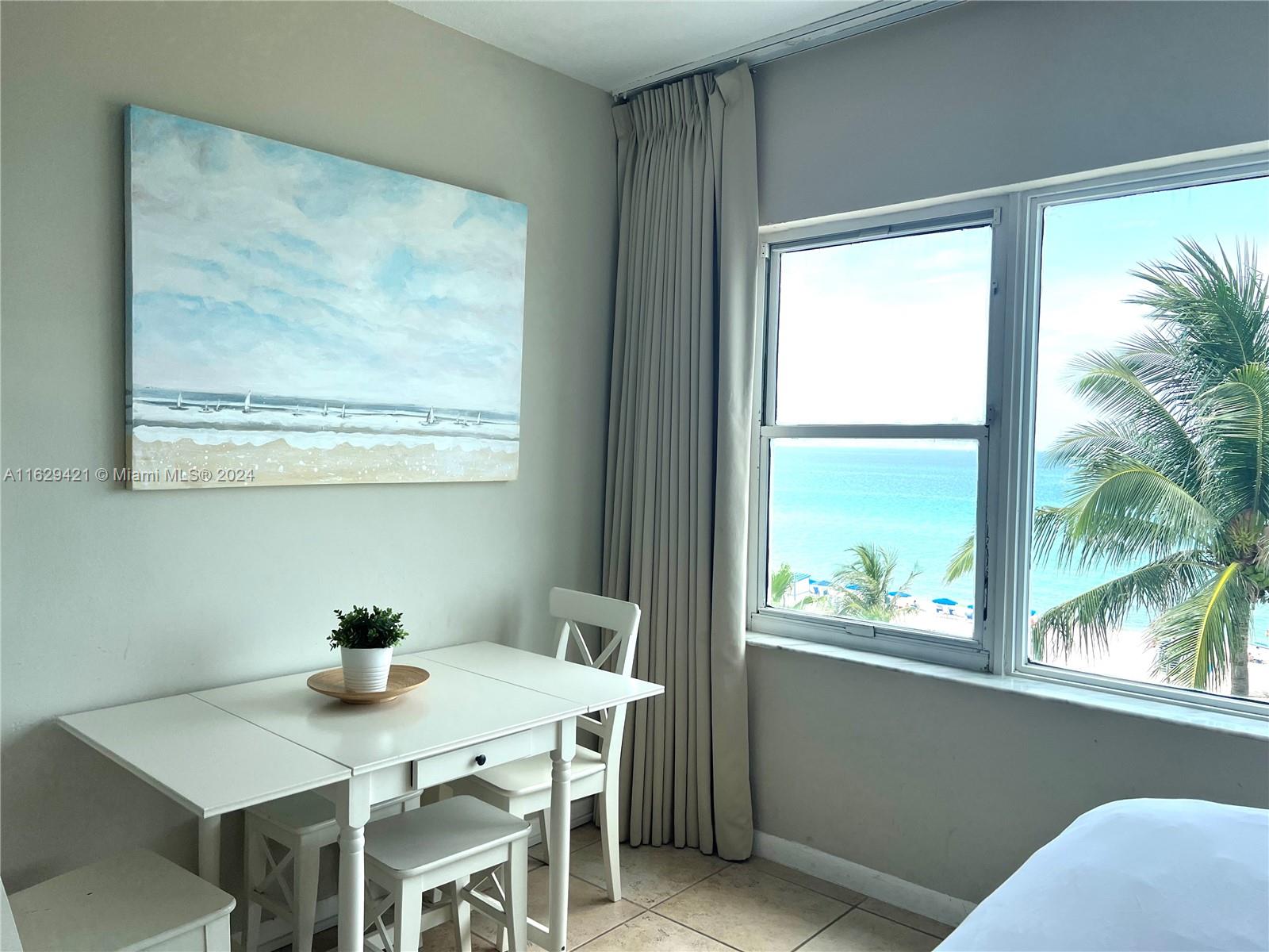 THE CASABLANCA CONDO - Residential