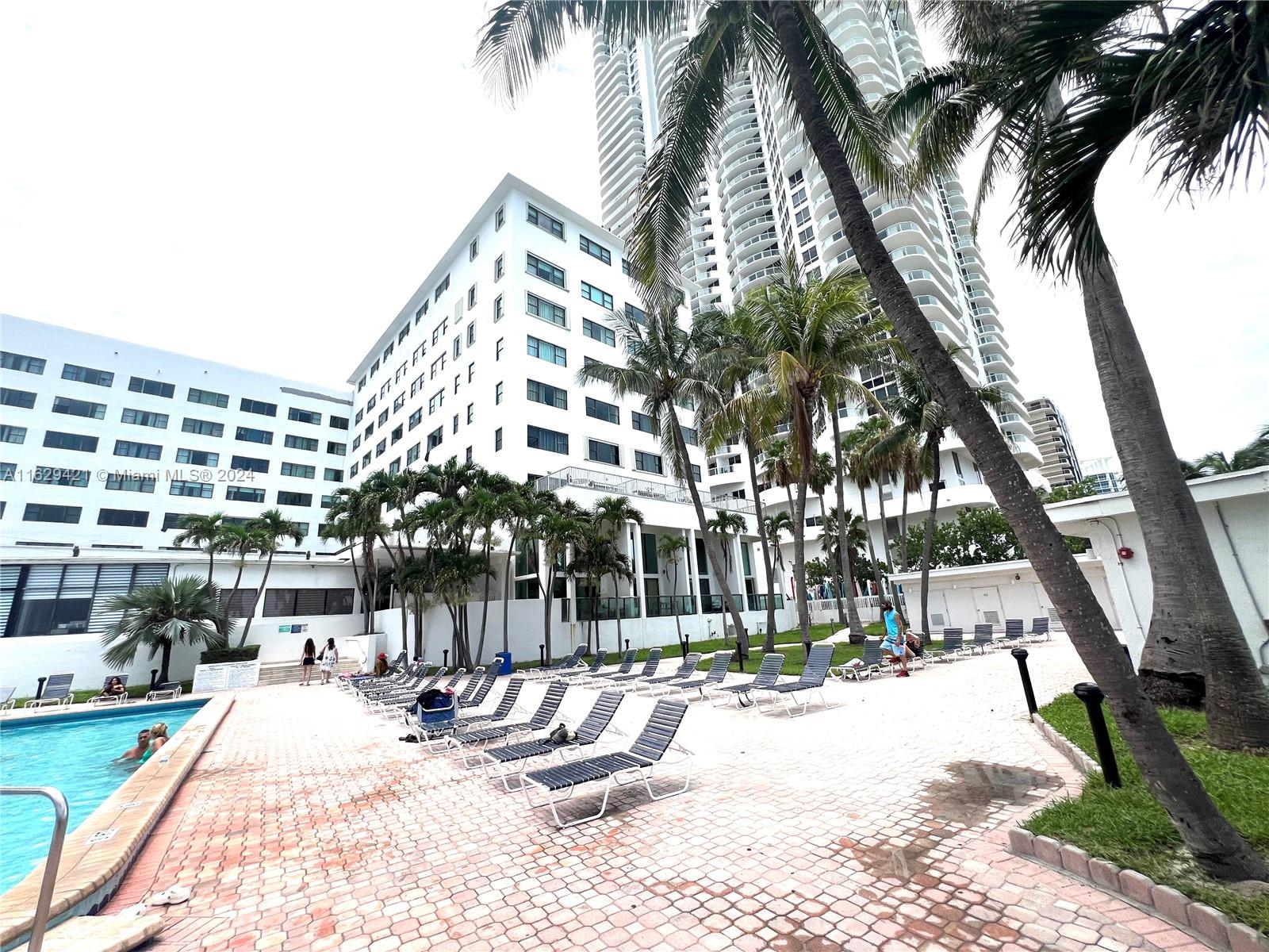 THE CASABLANCA CONDO - Residential