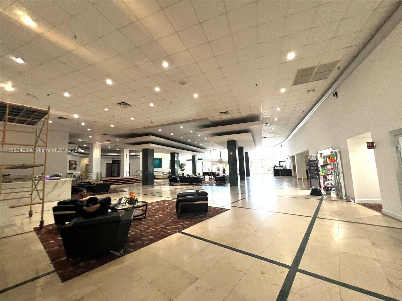 THE CASABLANCA CONDO - Residential