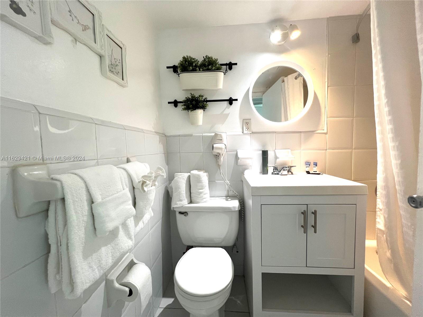 THE CASABLANCA CONDO - Residential