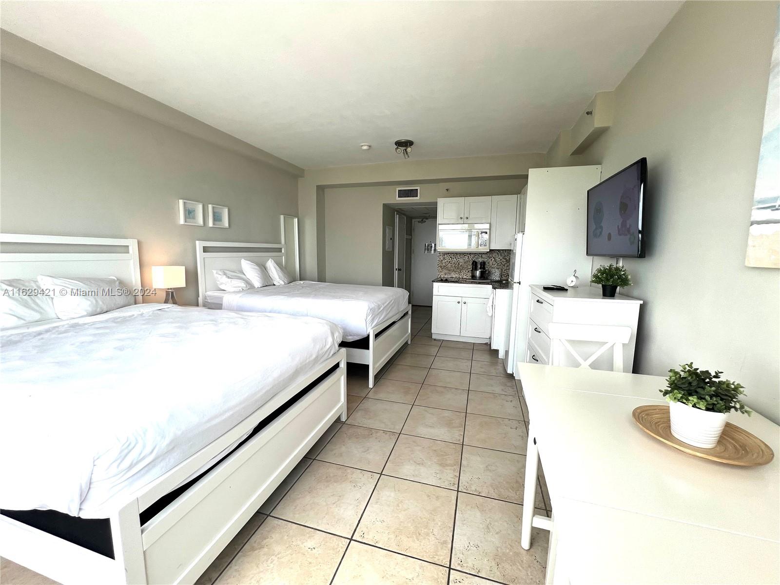 THE CASABLANCA CONDO - Residential