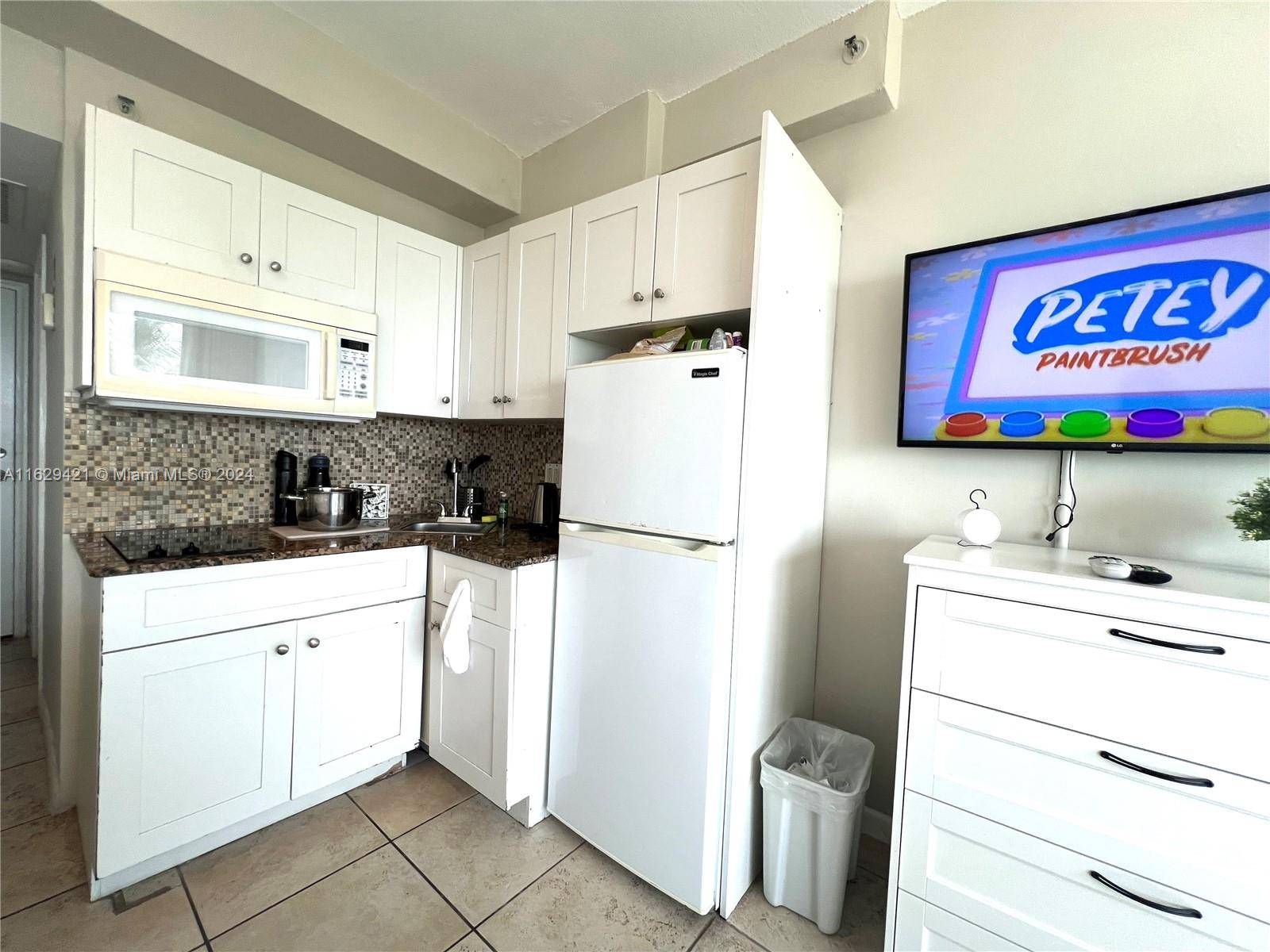 THE CASABLANCA CONDO - Residential