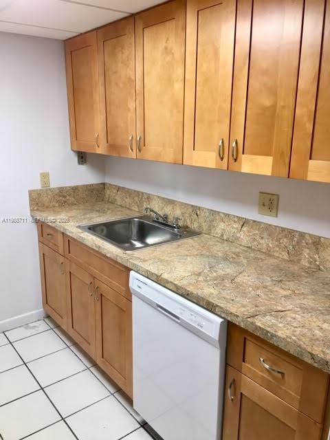 PROMENADE AT KENDALE LAKE - Residential Lease