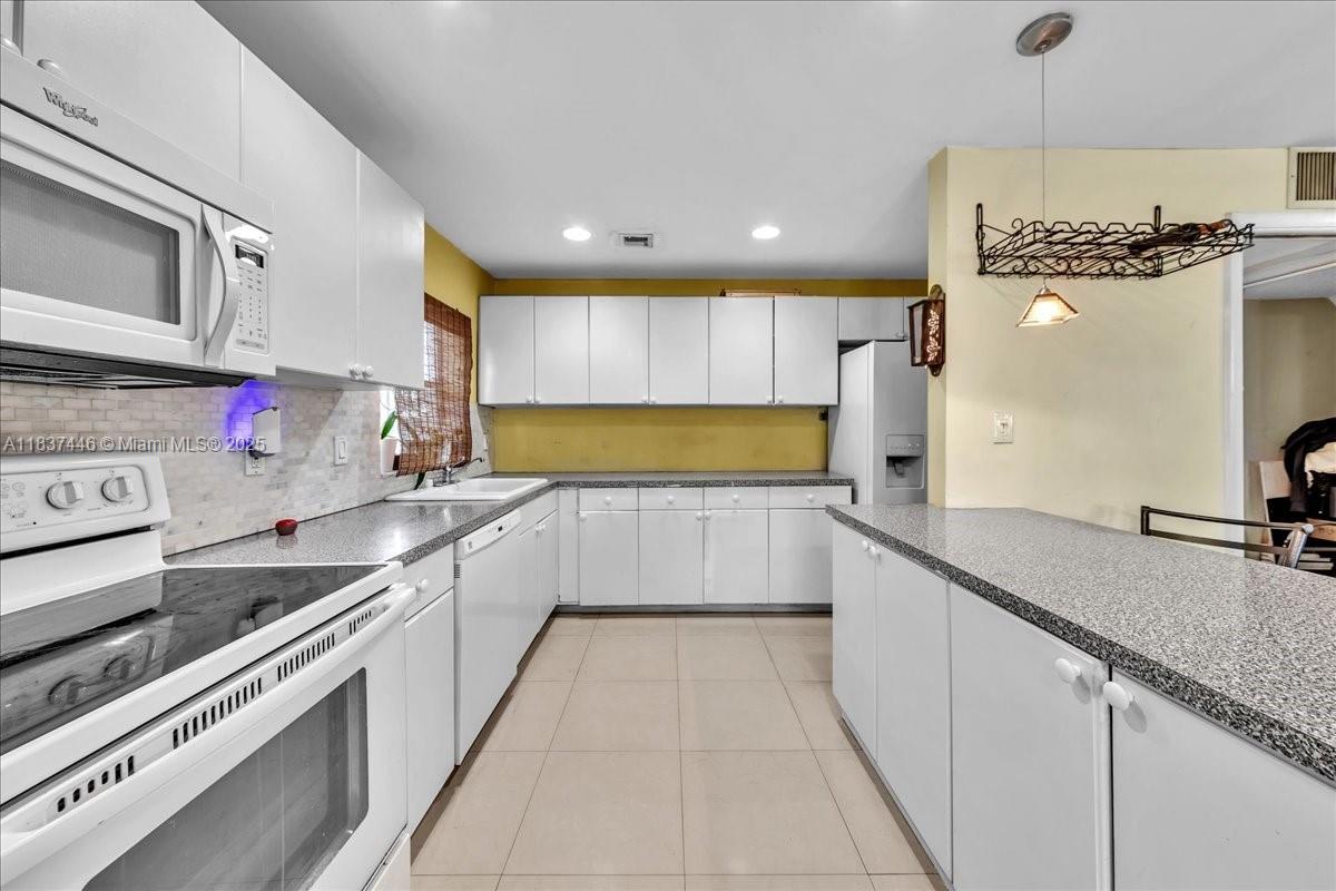 LAKES OF ACADIA UNIT 4 TH - Residential