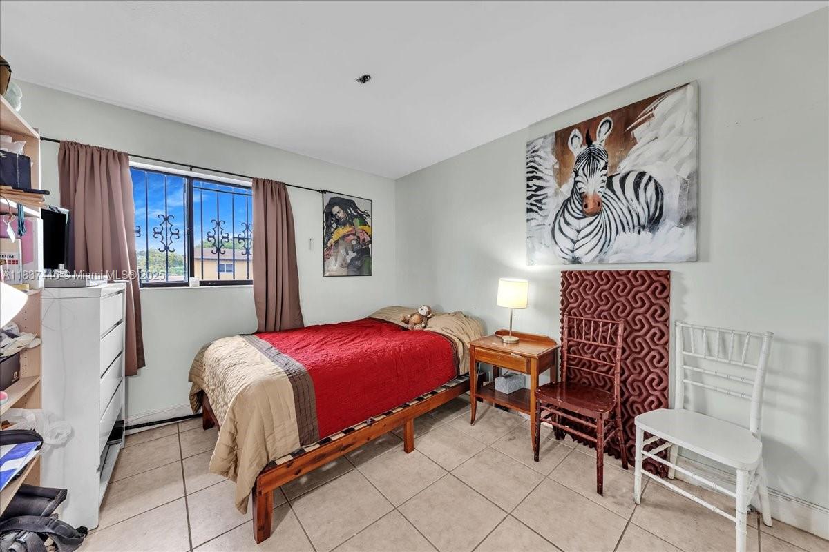 LAKES OF ACADIA UNIT 4 TH - Residential