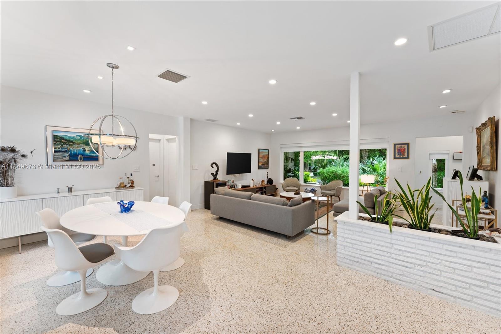 415 Garlenda Ave, Coral Gables, FL, 33146/$1,999,000 3 415 Garlenda Ave
