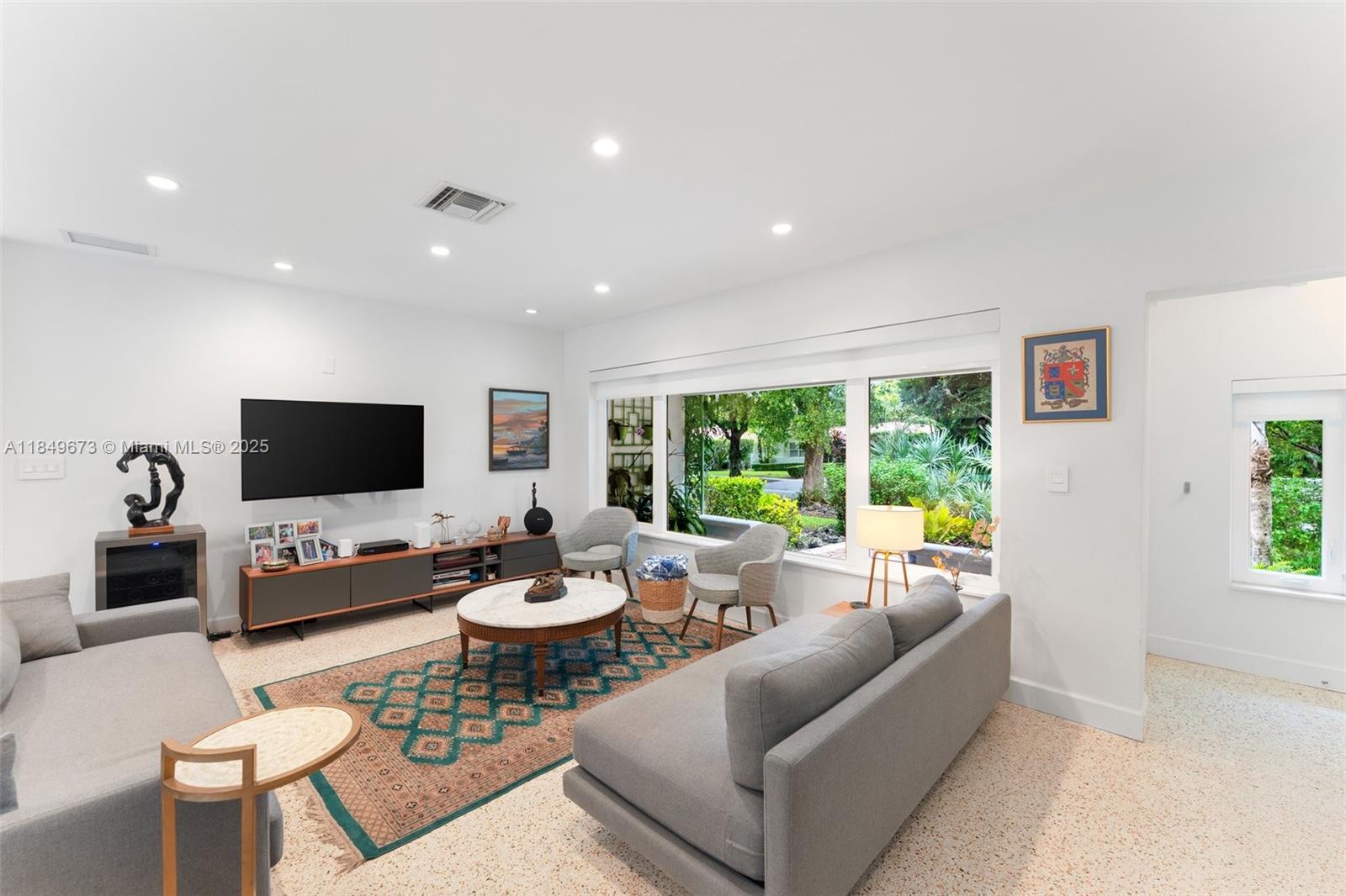 415 Garlenda Ave, Coral Gables, FL, 33146/$1,999,000 1 415 Garlenda Ave