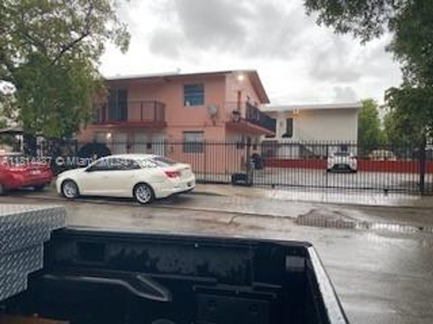 CENTRALLY LOCATED TRIPLEX (EACH UNIT IS A 2/1) IN GREAT CONDITION WITH AMPLE PARKING SURROUNDED BY A SECURITY FENCE. ----INTERESTED PARTIES ARE INSTRUCTED TO NOT APPROACH TENANTS OR PROPERTY----