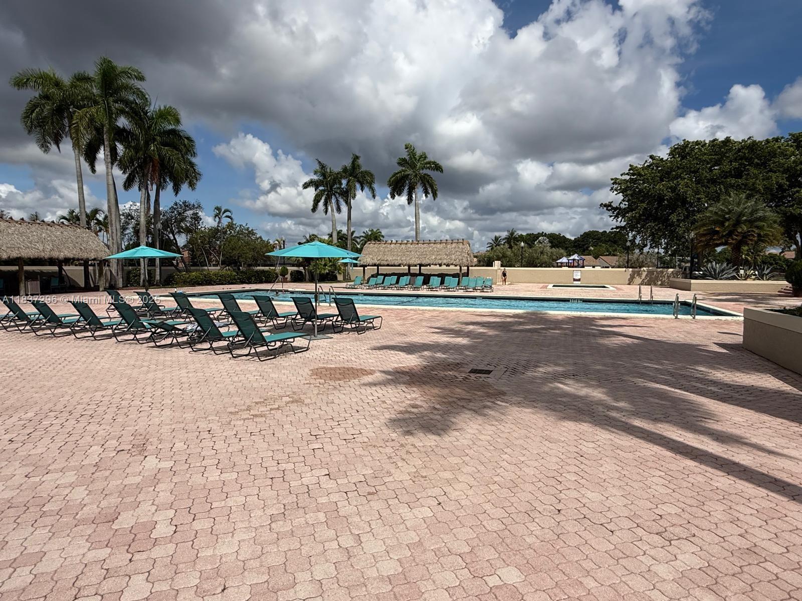 LAKES OF THE MEADOW-MEADO - Residential