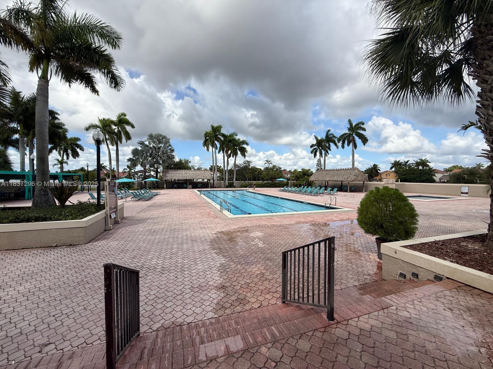 LAKES OF THE MEADOW-MEADO - Residential