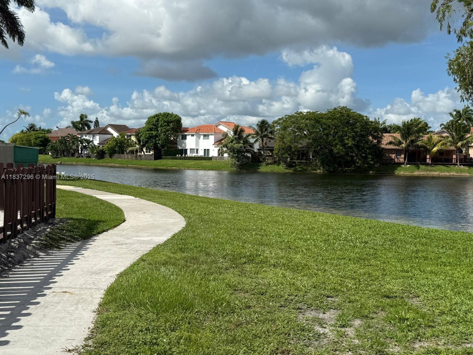 LAKES OF THE MEADOW-MEADO - Residential