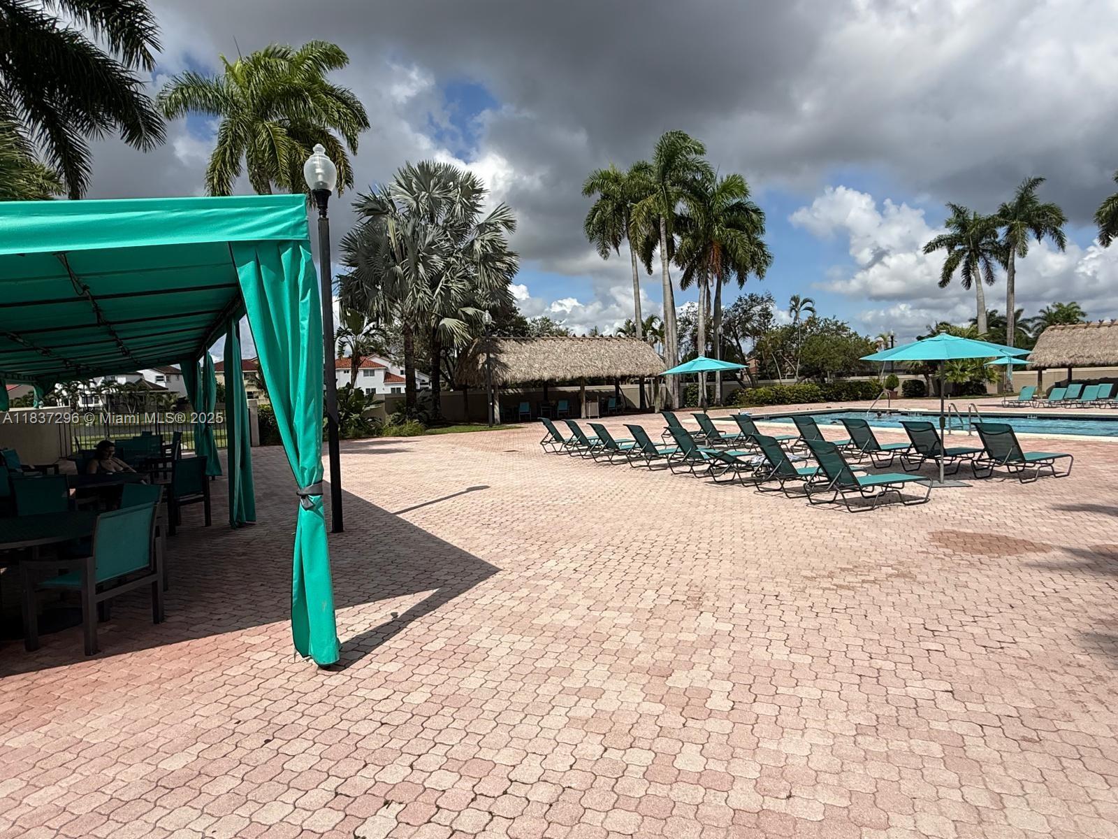 LAKES OF THE MEADOW-MEADO - Residential