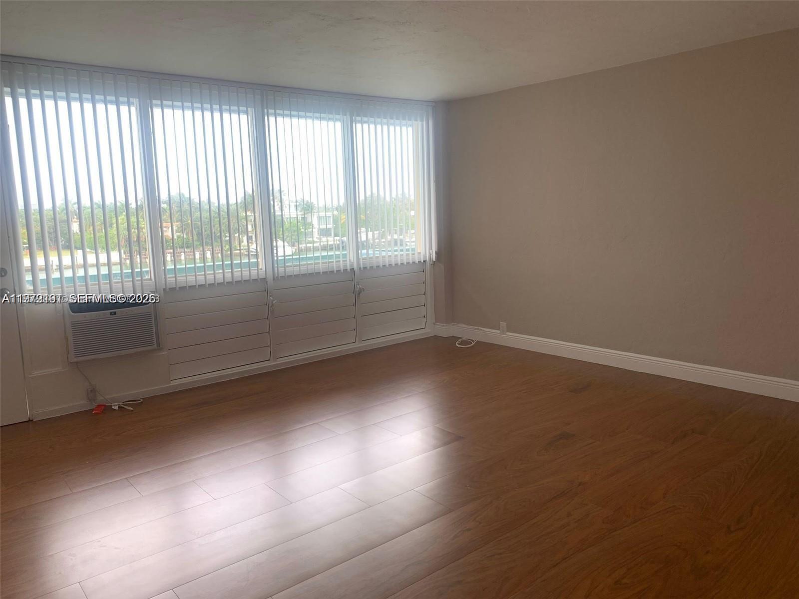 6484 Indian Creek Dr 315