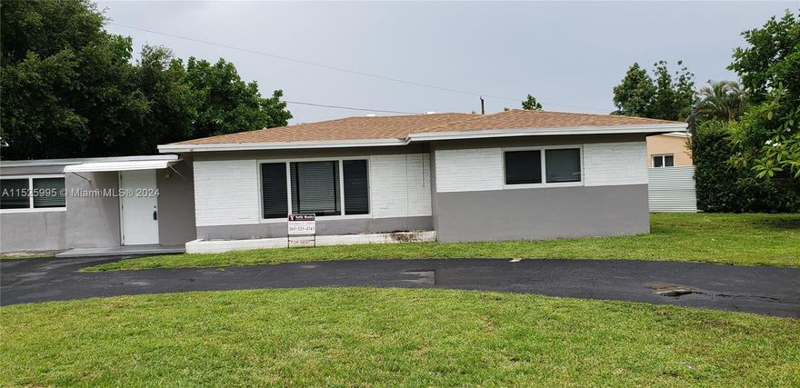 Excellent Single-Family Home. All appliances are almost new. Use Showing assistance. Flood Zone X.  It is a quiet and nice place. There is no association. It's rented at this moment. The price has been reduced. The washer and dryer are in a private room in the back of the house. Showings are from Monday to Friday after 6:45 p.m., except
 Tuesdays and Saturdays all day, and Sundays until 5 p.m. only. Call the Listing Agent. Always use the Showing Assistance.
