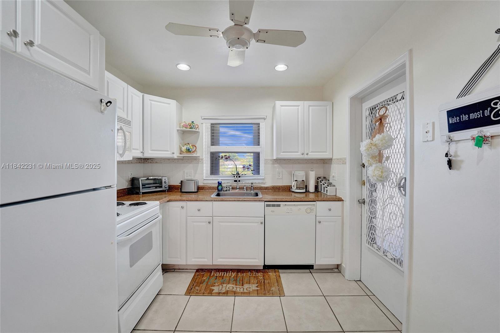 BEVERLY HILLS CONDO NUMBE - Residential Lease
