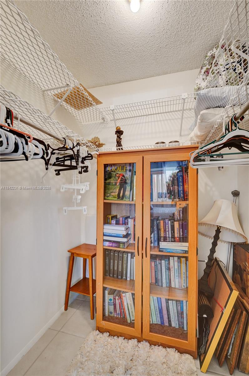 BEVERLY HILLS CONDO NUMBE - Residential Lease