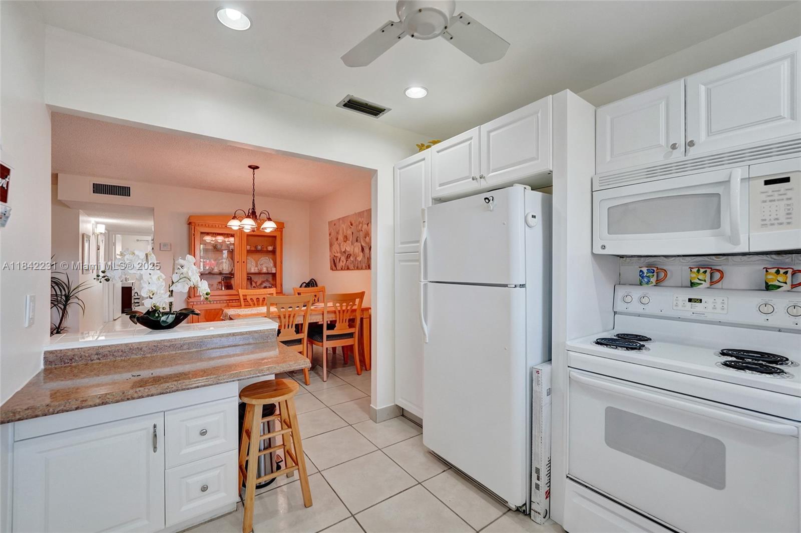 BEVERLY HILLS CONDO NUMBE - Residential Lease
