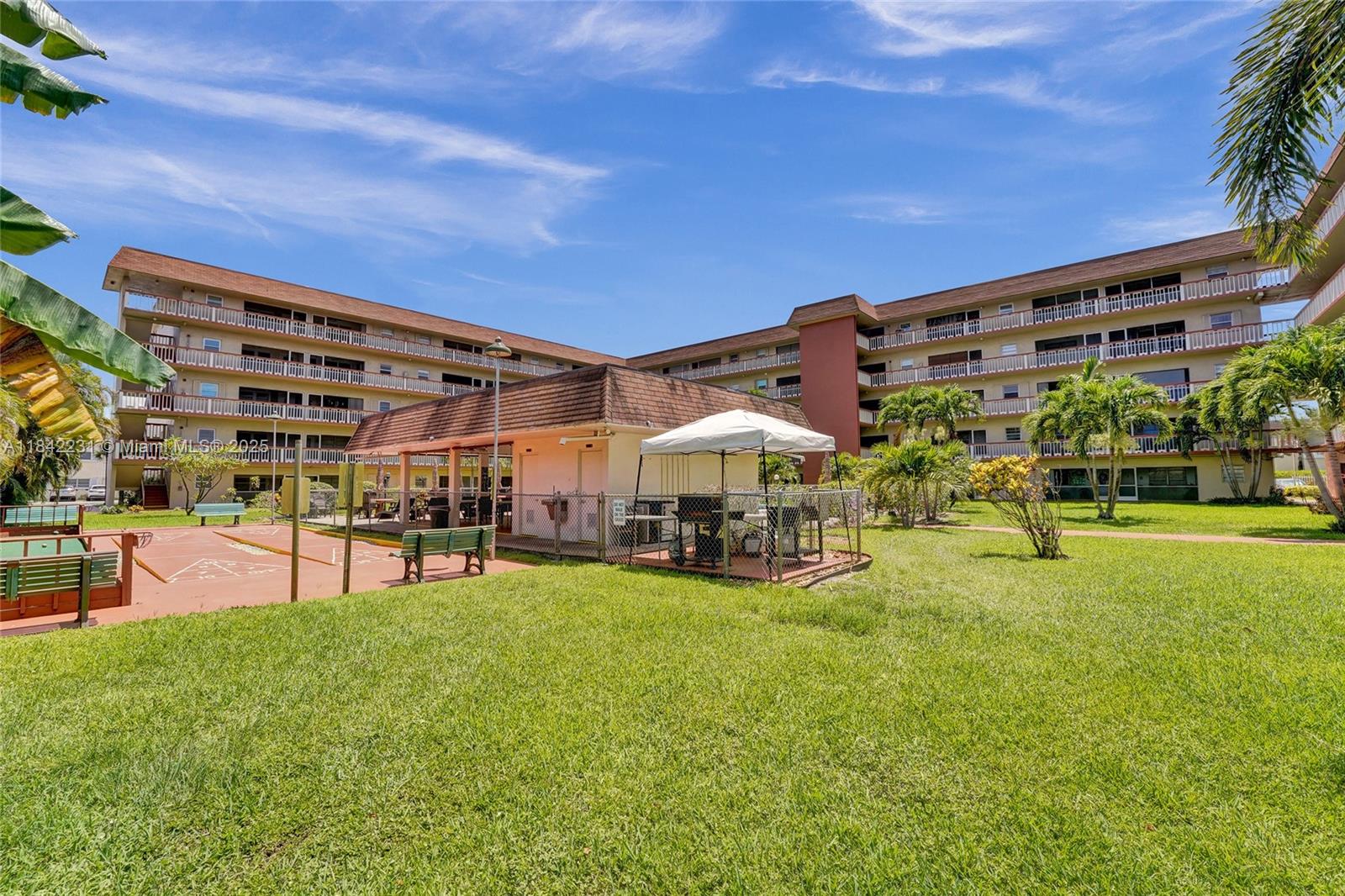 BEVERLY HILLS CONDO NUMBE - Residential Lease
