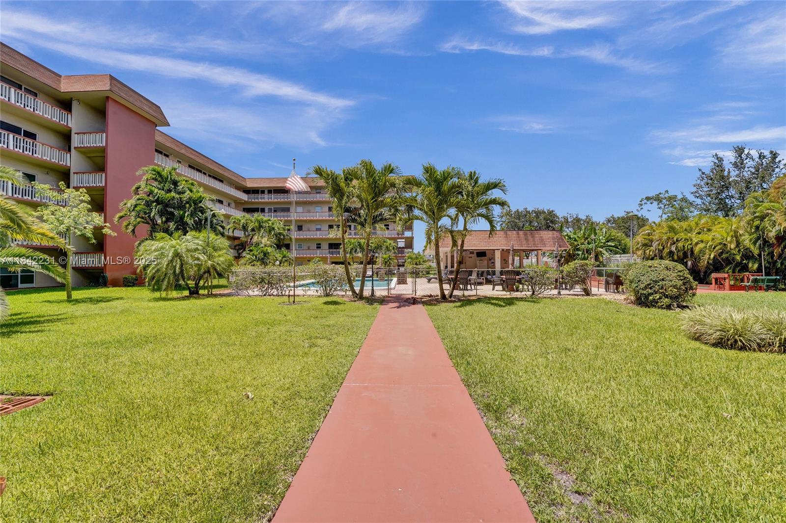 BEVERLY HILLS CONDO NUMBE - Residential Lease