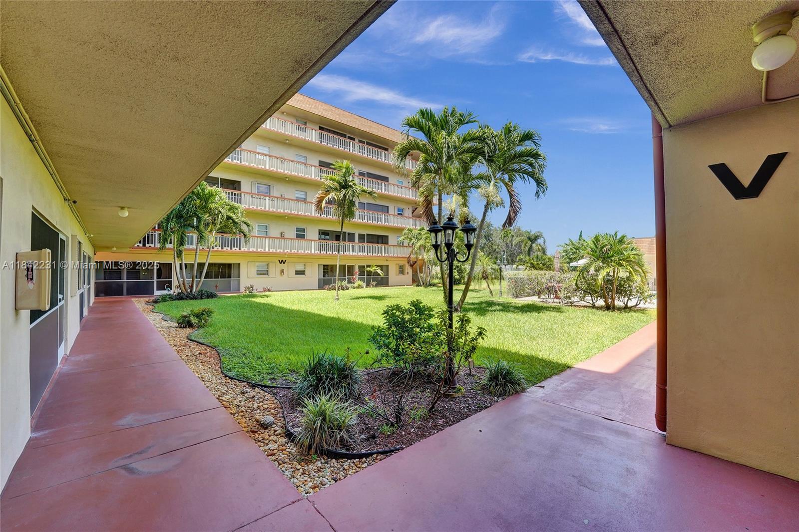 BEVERLY HILLS CONDO NUMBE - Residential Lease
