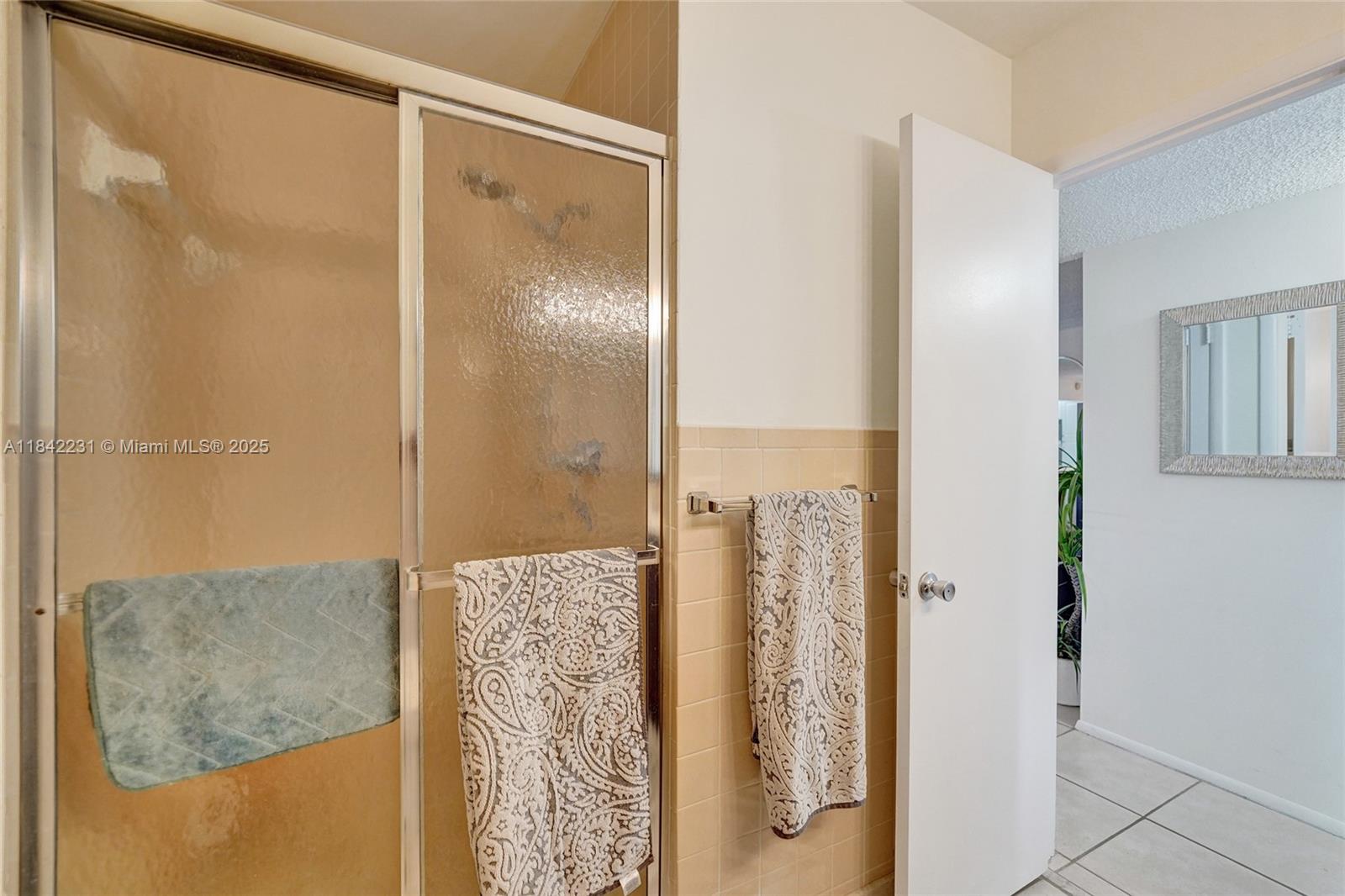 BEVERLY HILLS CONDO NUMBE - Residential Lease