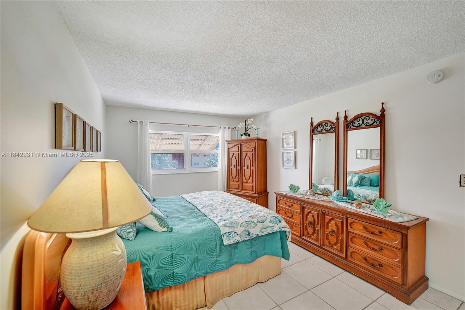 BEVERLY HILLS CONDO NUMBE - Residential Lease
