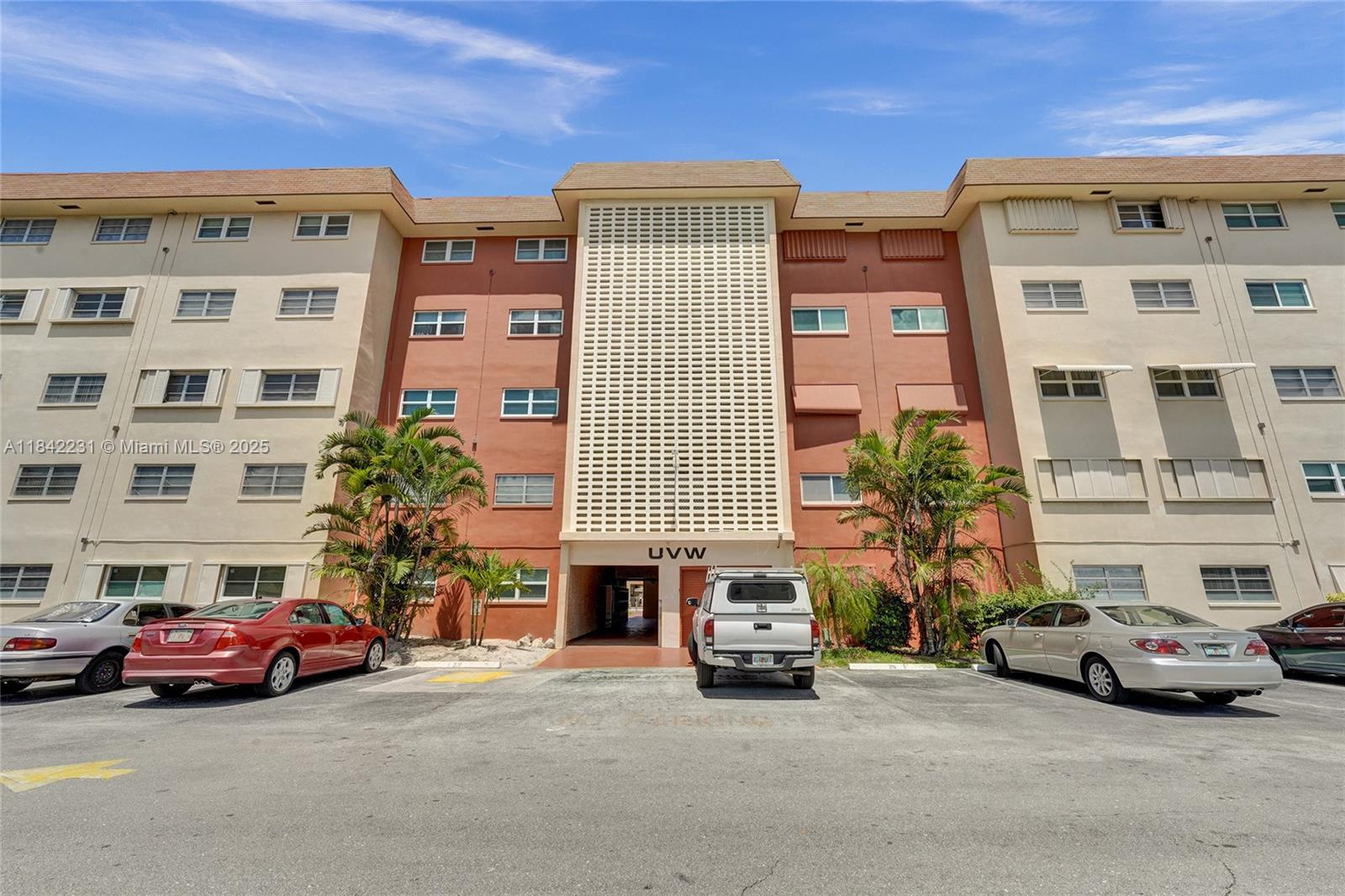 BEVERLY HILLS CONDO NUMBE - Residential Lease
