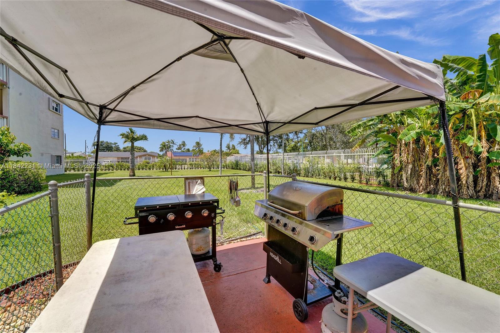 BEVERLY HILLS CONDO NUMBE - Residential Lease