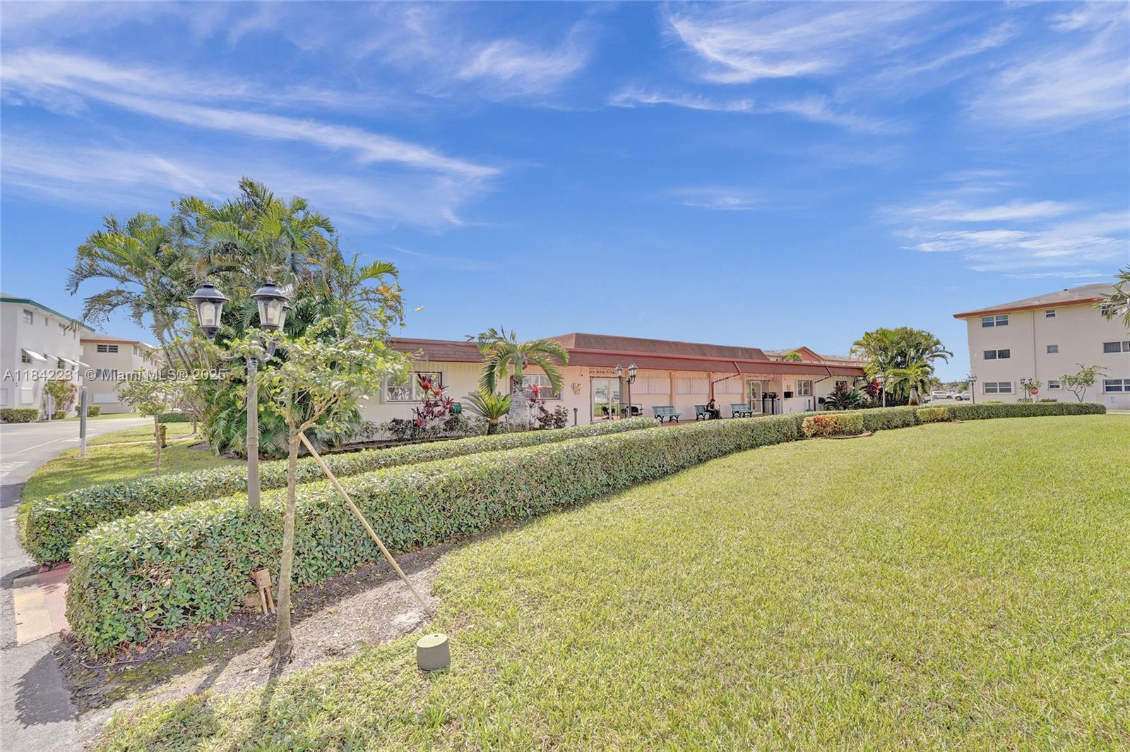 BEVERLY HILLS CONDO NUMBE - Residential Lease