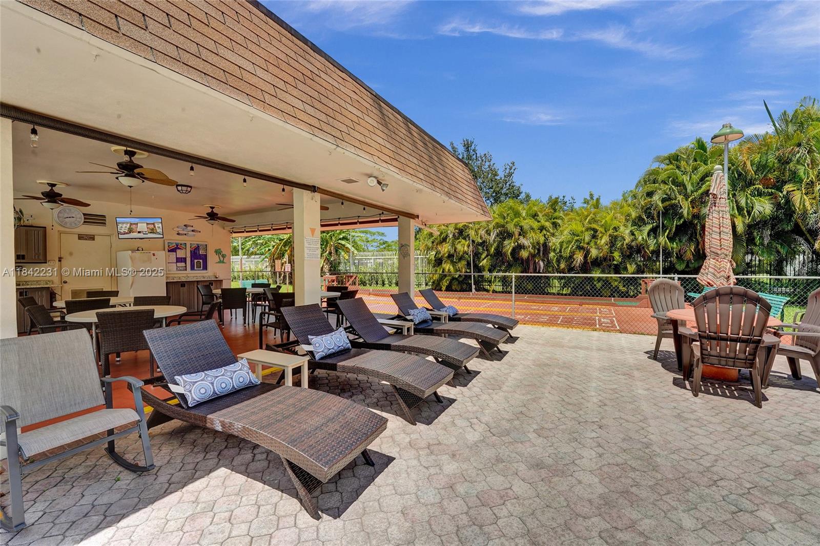 BEVERLY HILLS CONDO NUMBE - Residential Lease