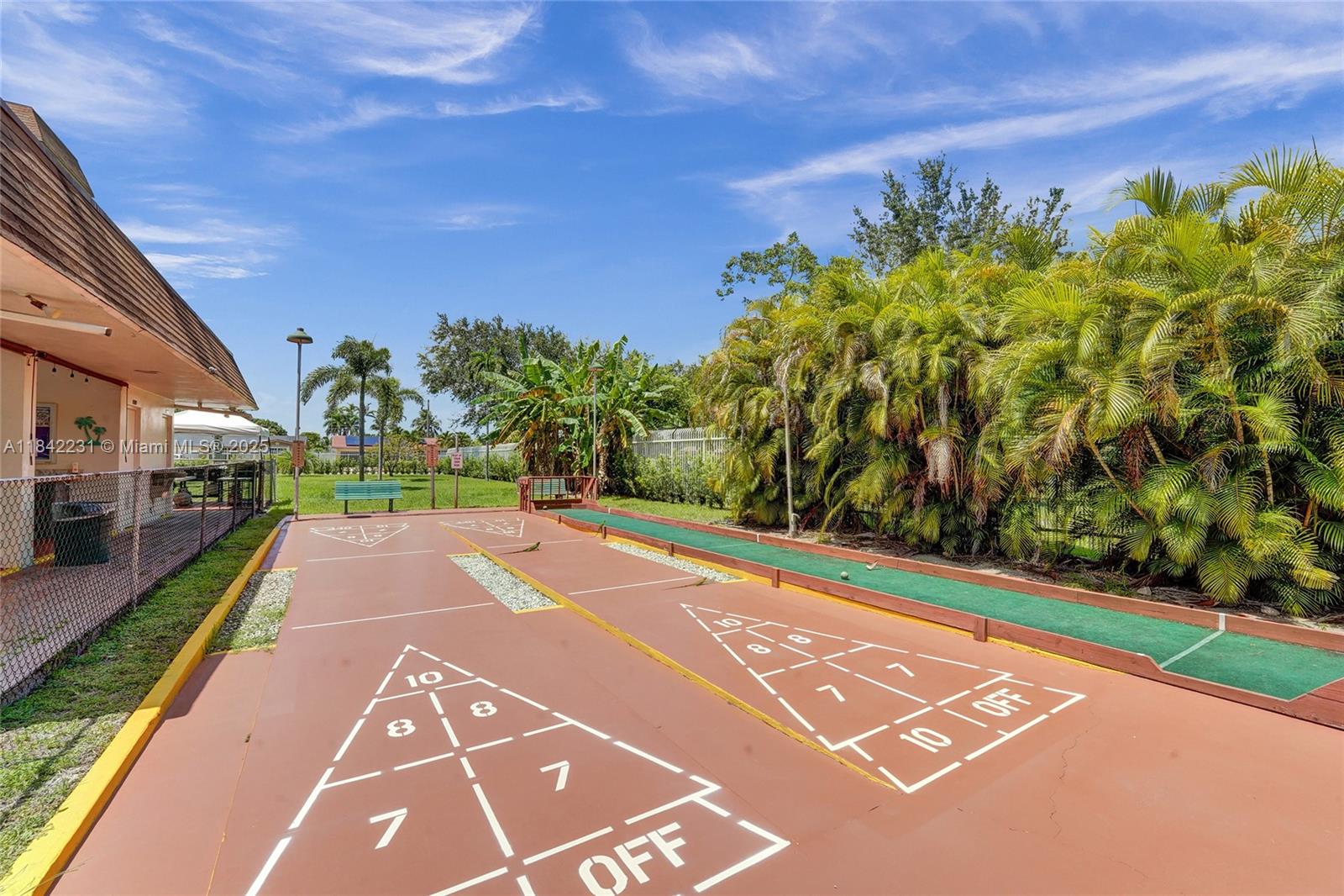 BEVERLY HILLS CONDO NUMBE - Residential Lease
