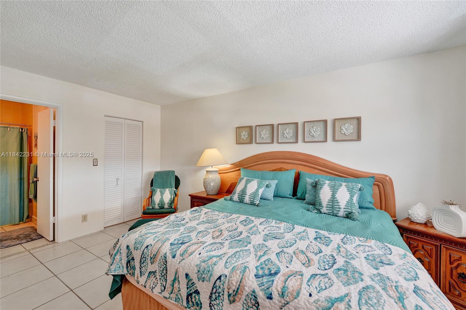 BEVERLY HILLS CONDO NUMBE - Residential Lease