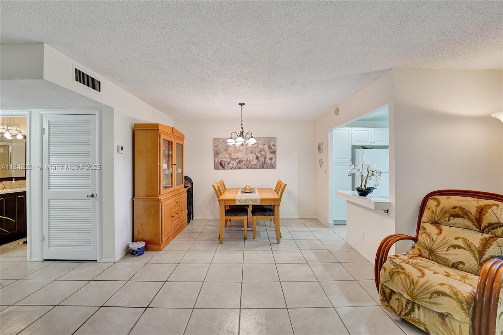 BEVERLY HILLS CONDO NUMBE - Residential Lease
