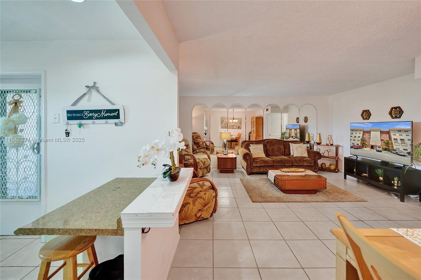 BEVERLY HILLS CONDO NUMBE - Residential Lease