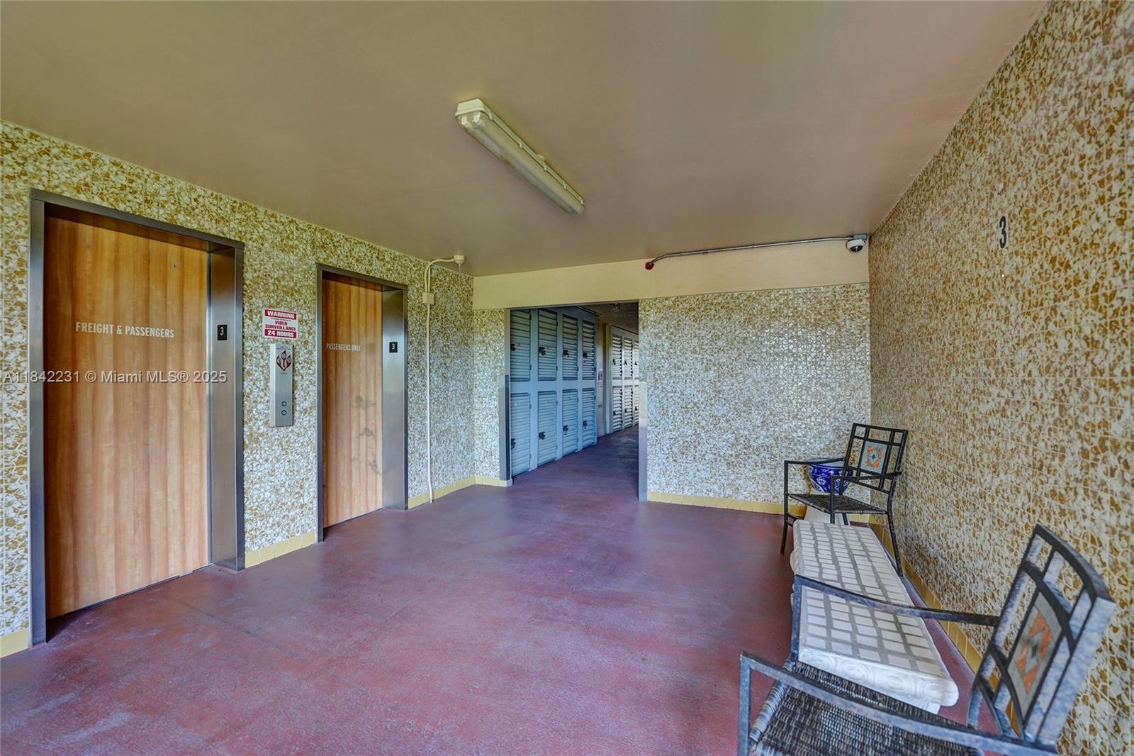 BEVERLY HILLS CONDO NUMBE - Residential Lease