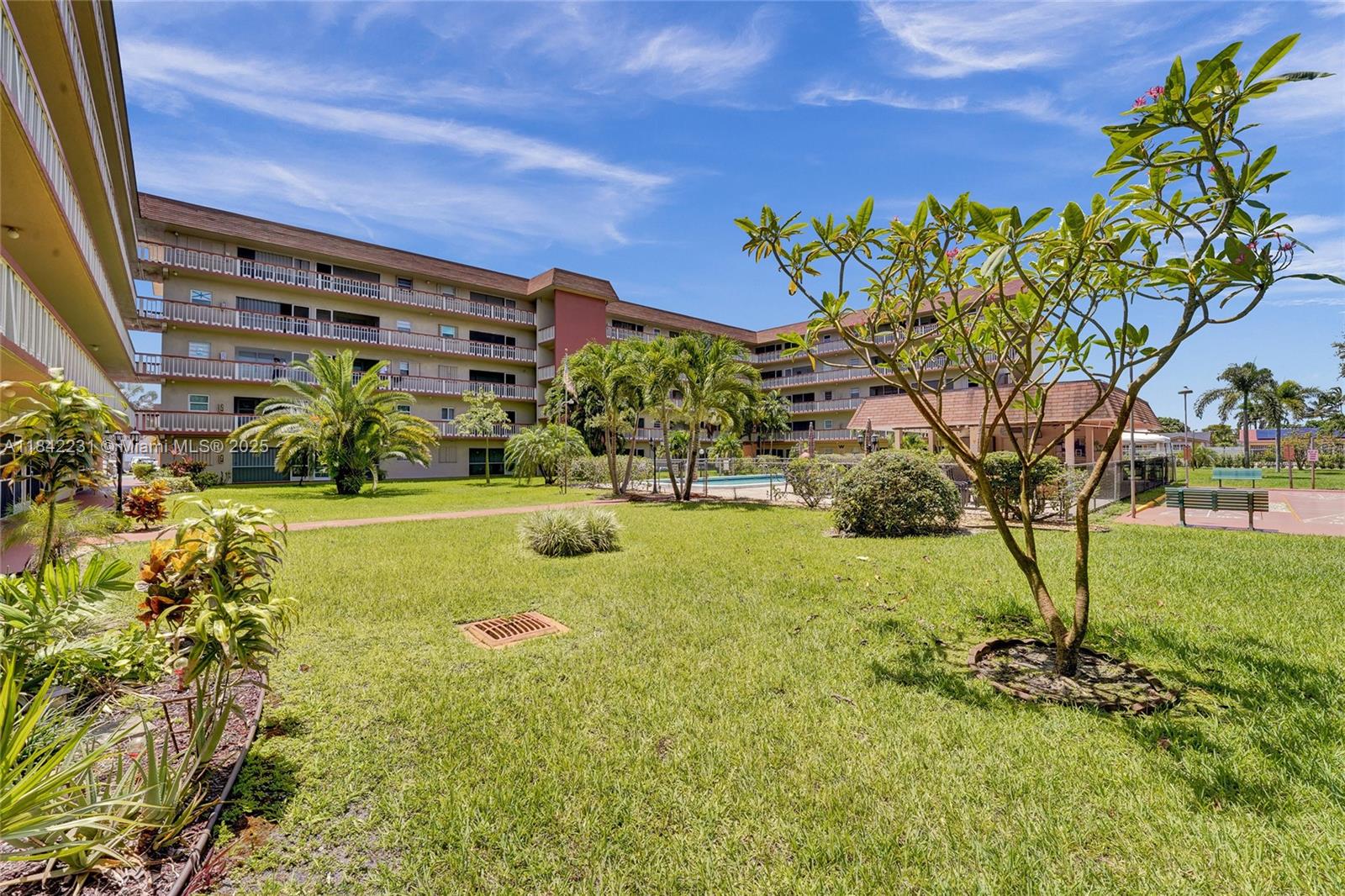 BEVERLY HILLS CONDO NUMBE - Residential Lease