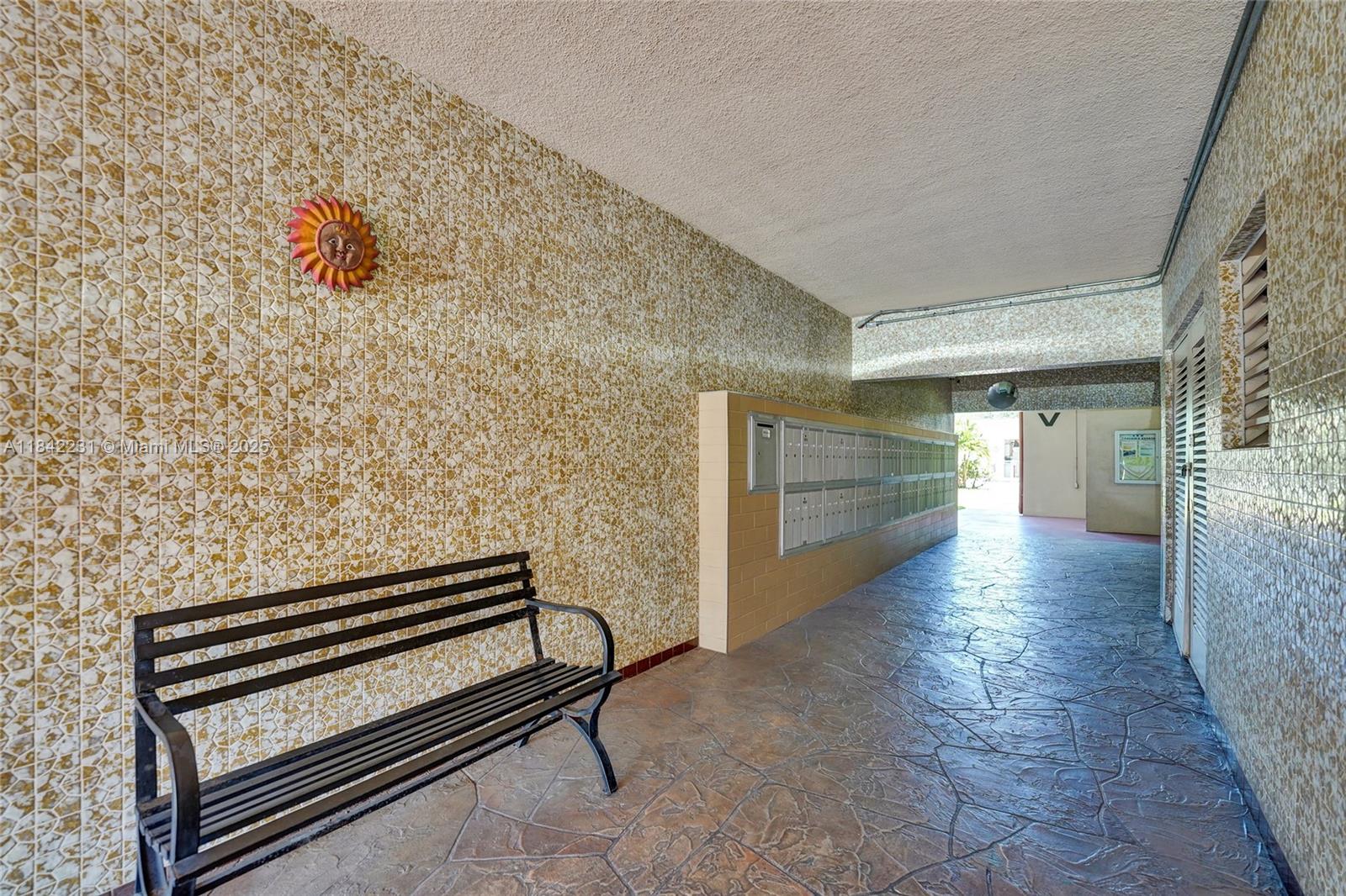 BEVERLY HILLS CONDO NUMBE - Residential Lease