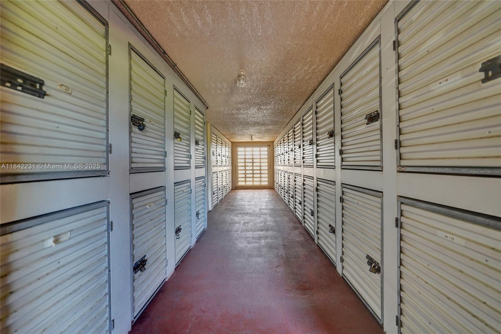 BEVERLY HILLS CONDO NUMBE - Residential Lease