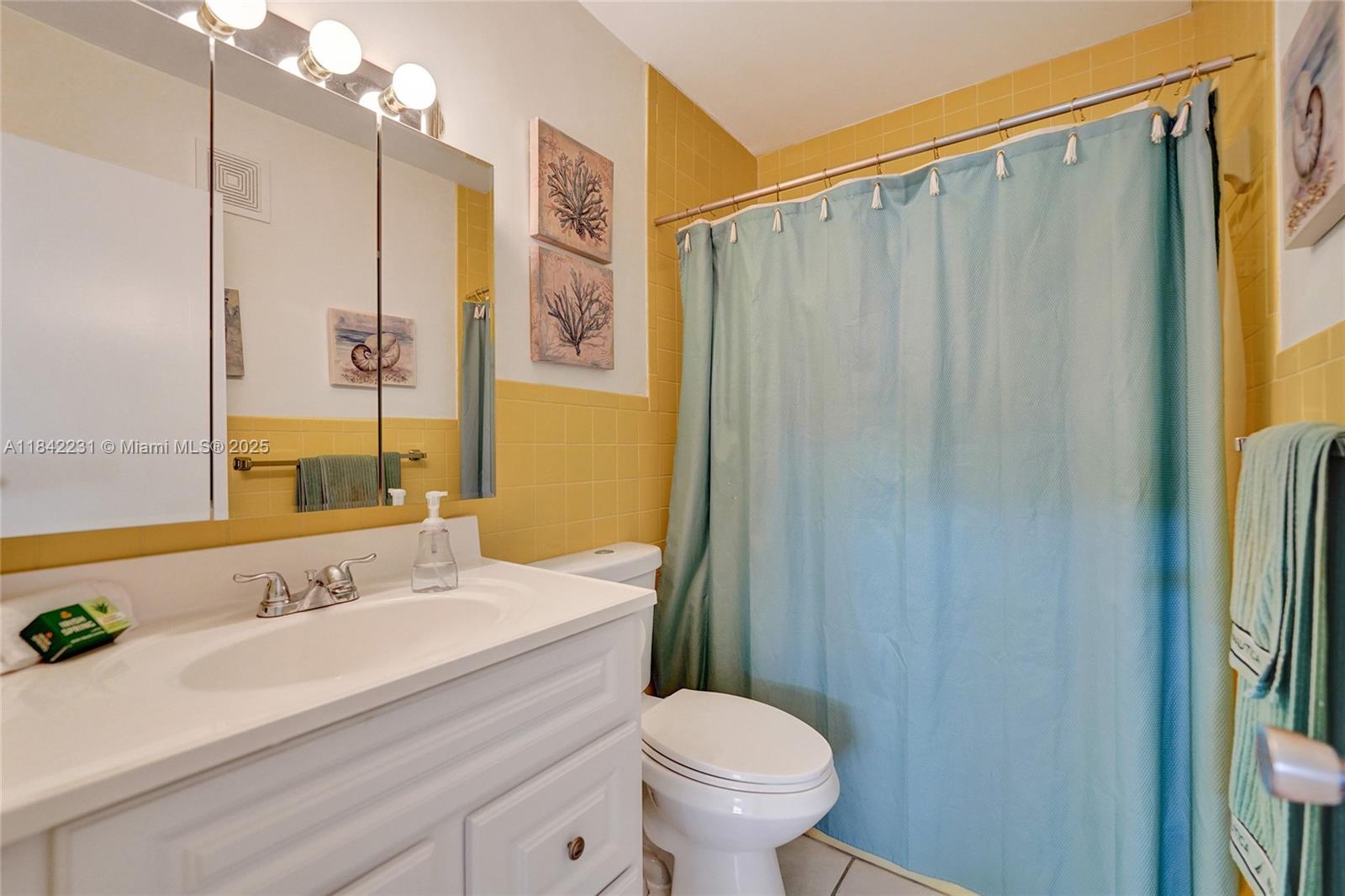 BEVERLY HILLS CONDO NUMBE - Residential Lease